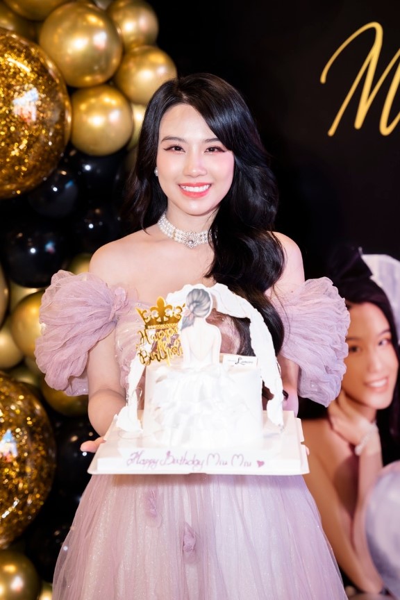 Full clip sex Linh Miu cân 2 anh trong khách sạn