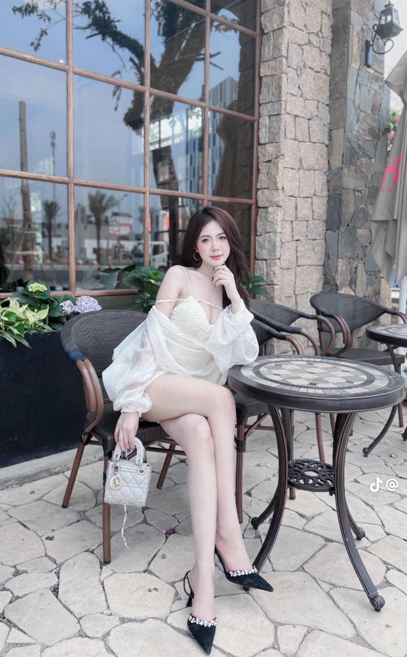 Clip chat sex HOT tiktok Huyền Trang 2004 cực nứng
